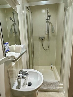 Small Double Room, Ensuite, Balcony (Room 3) | Bathroom | Free toiletries, towels