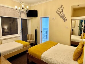 Small Family Room, Ensuite, Balcony (Room 5) | Free WiFi, bed sheets - The Elbow Room (Kirkcaldy)