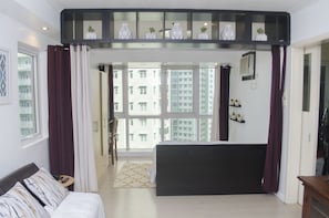 City Studio, City View | Living area | 43-inch flat-screen TV with cable channels, TV, Netflix