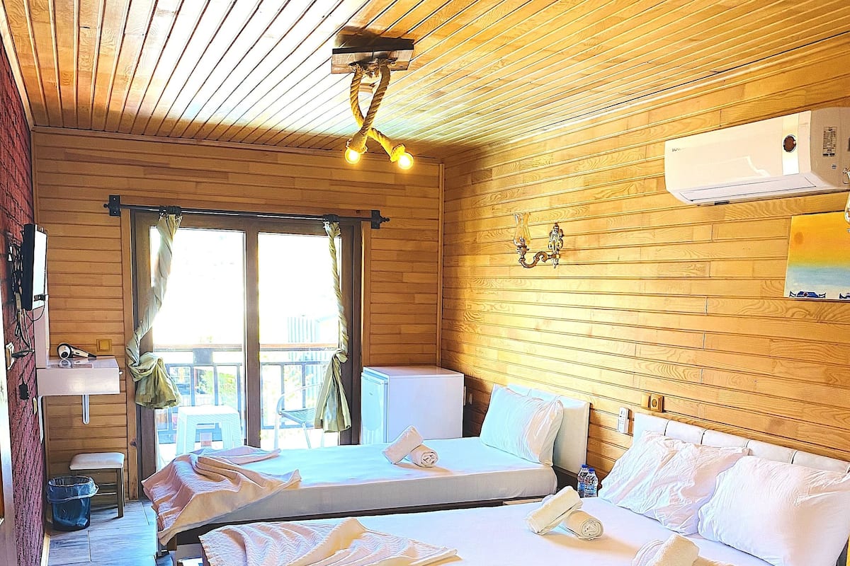 Familien-Dreibettzimmer, Poolblick