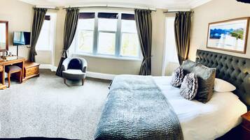 Superking Double Room | Iron/ironing board, bed sheets