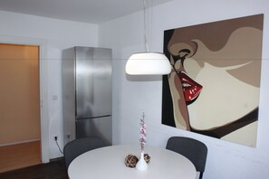 Appartement, 3 chambres | Repas dans la chambre