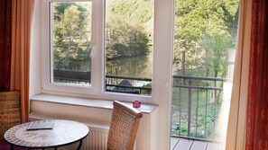 Deluxe Double Room, Private Bathroom - Haus Am Fluss (Laurenburg)