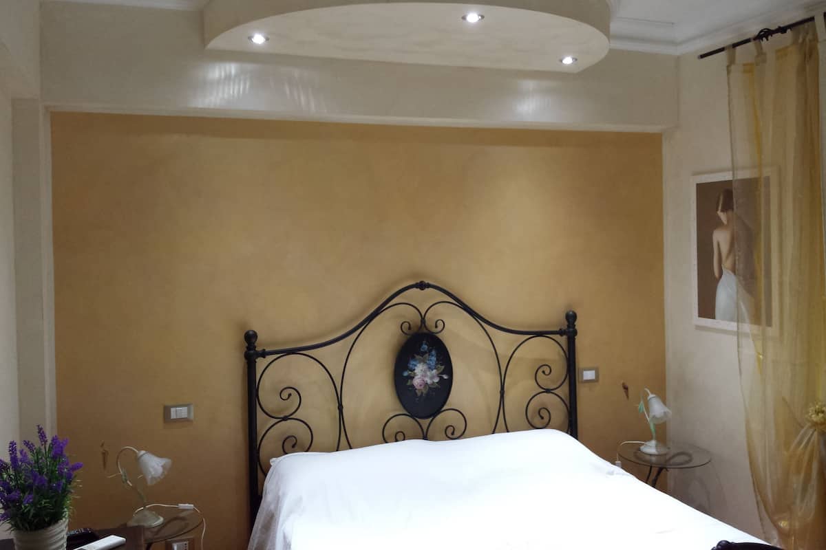 Comfort Double Room, Garden View | Peti besi dalam bilik, seterika/papan seterika, Wi-fi percuma 