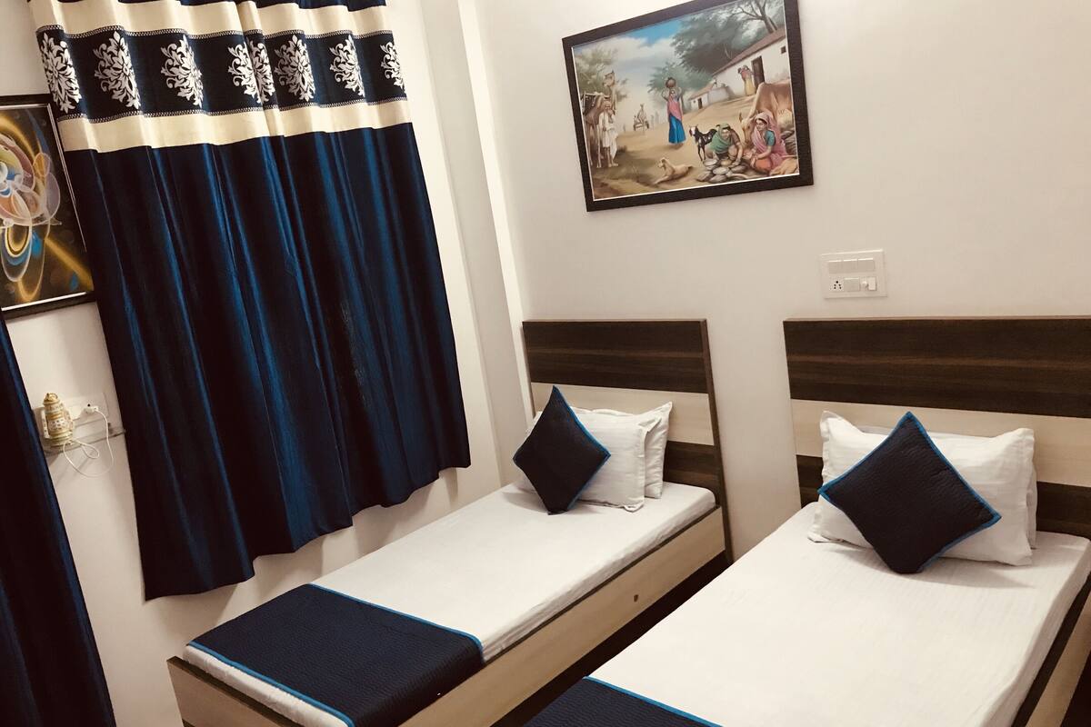 1 habitación, ropa de cama de alta calidad y escritorio
