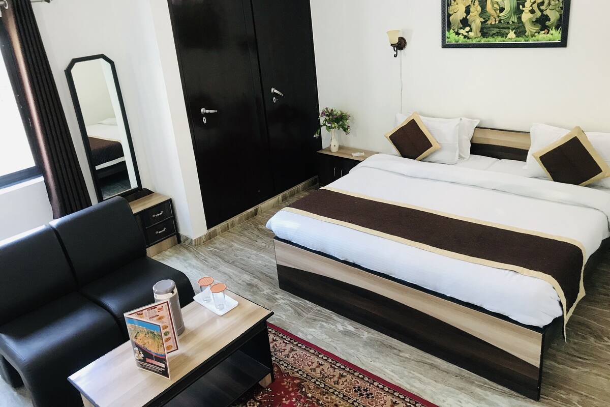 1 habitación, ropa de cama de alta calidad y escritorio