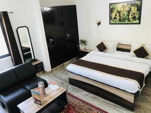 1 bilik tidur, peralatan tempat tidur premium, meja 