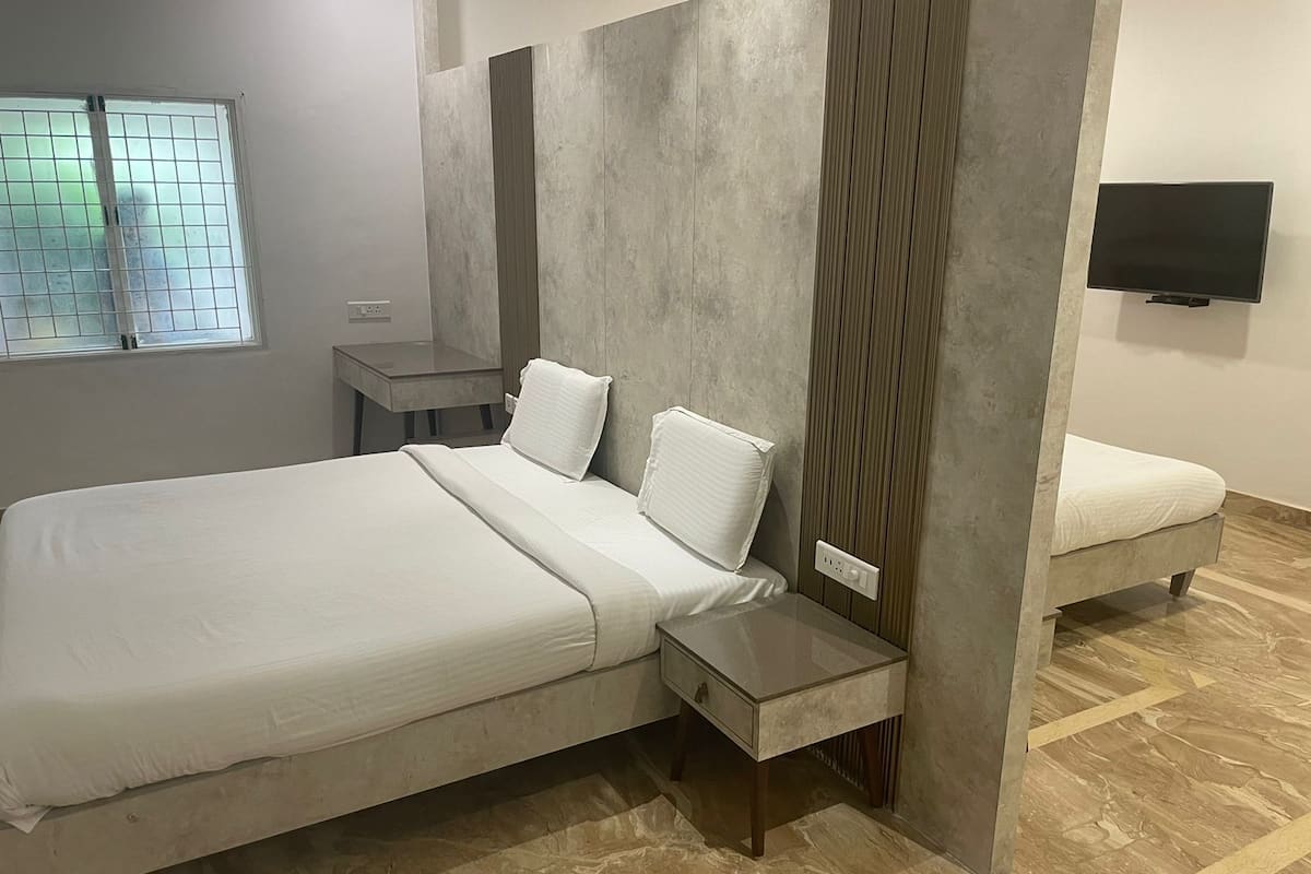 Kamar Quadruple Keluarga | 1 kamar tidur, brankas, meja kerja, dan setrika/meja setrika