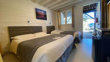 1 bedroom, desk, free WiFi, bed sheets