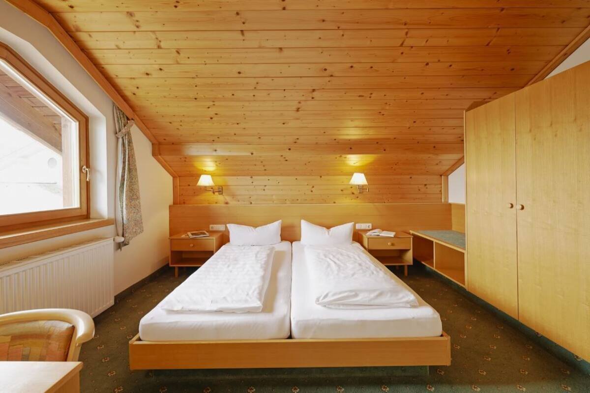 Standard Apartment | In-room safe, desk, blackout drapes, WiFi (free)