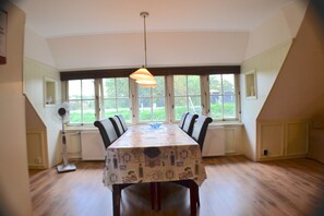 Appartement (Tulp) | Cuisine privée | Grand réfrigérateur, micro-ondes, four, plaque de cuisson