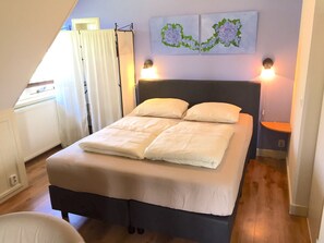 In-room safe, iron/ironing board, cots/infant beds, rollaway beds - Appartementenboerderij Nieuwesluis (Wieringerwaard)