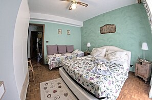 Desk, iron/ironing board, free WiFi, bed sheets - B&B Jasmyn (Donnas)