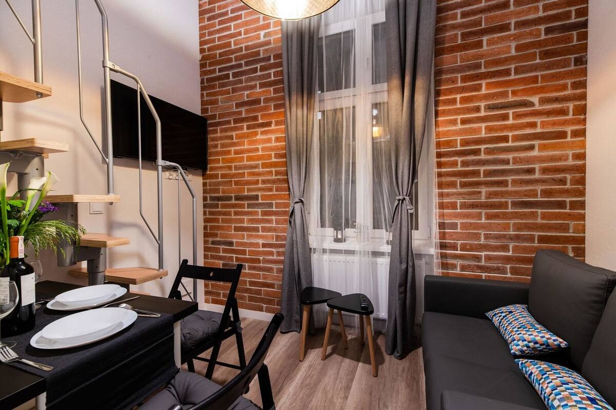 Apartment (D23) | Premium bedding, soundproofing, iron/ironing board, WiFi (free)
