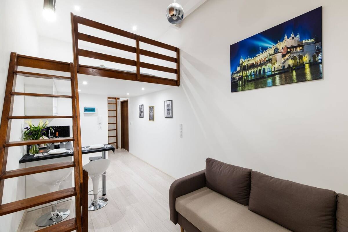 Premium bedding, soundproofing, iron/ironing board, WiFi (free)
