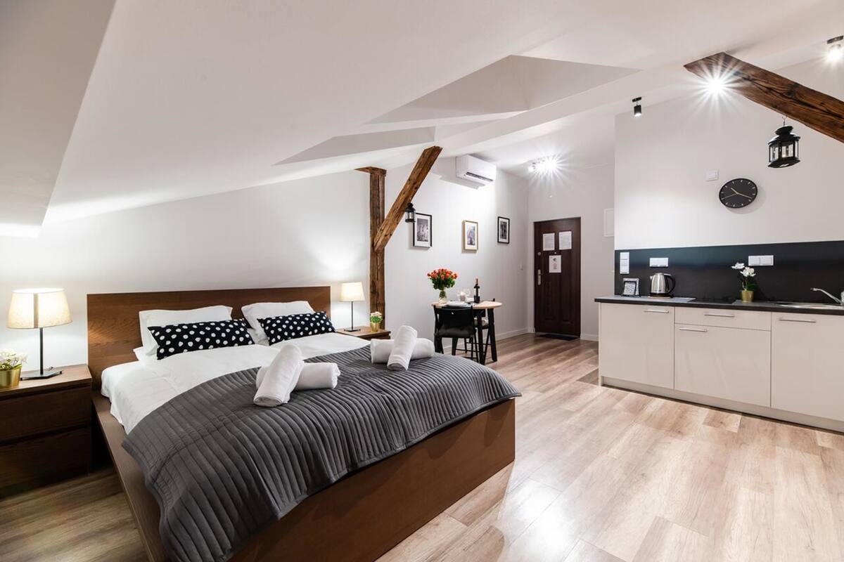 Premium bedding, soundproofing, iron/ironing board, WiFi (free)
