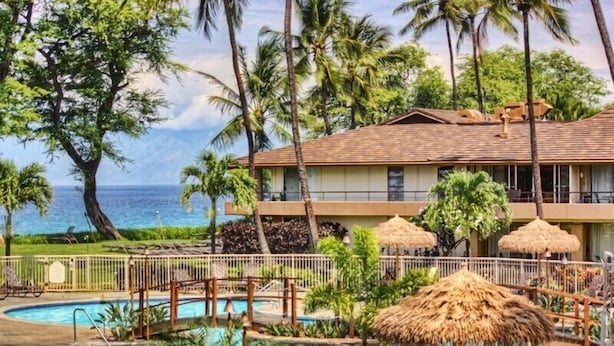 A hotel with a pool area, surrounded by palm trees and a view of the ocean. - Maui Kaanapali S #e290 Studio Bedroom Condo by RedAwning (Lahaina)