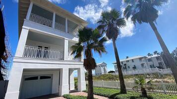 House, 3 Bedrooms | Exterior