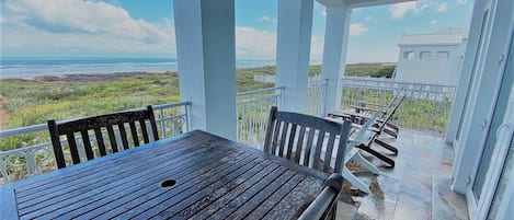 House, 3 Bedrooms | Balcony
