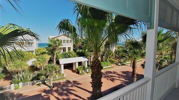 House, 4 Bedrooms | Balcony view