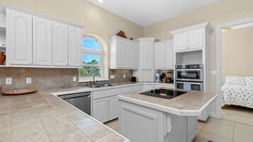 House, 4 Bedrooms | Private kitchen | Fridge, microwave, oven, dishwasher