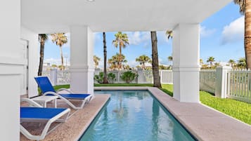 House, 4 Bedrooms | Pool