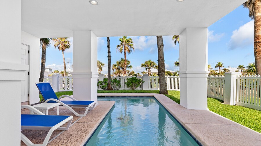 Kar - Private House Just Steps From Beach Access 4 Bedroom Home by RedAwning