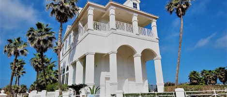 House, 4 Bedrooms | Exterior