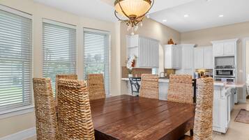 House, 4 Bedrooms | Dining