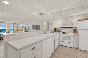 Condo, 3 Bedrooms | Private kitchen