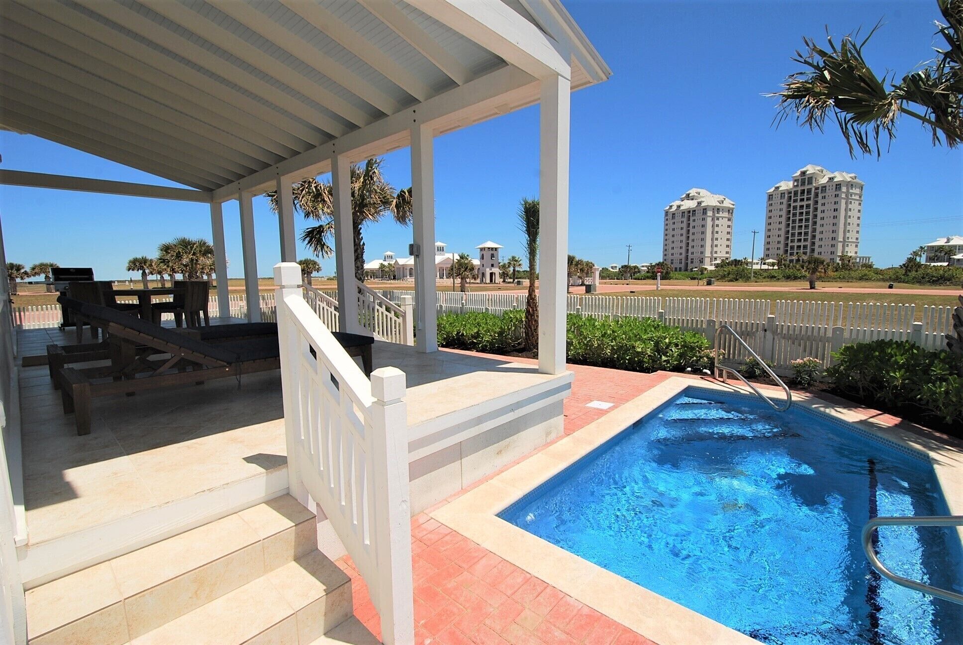 House, 2 Bedrooms | Pool | Outdoor pool