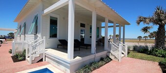 Coastal - Private Home Close To Beach & Bay 2 Bedroom Home by RedAwning