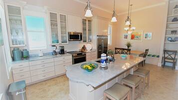 House, 2 Bedrooms | Private kitchen | Fridge, microwave, oven, dishwasher