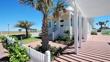 House, 2 Bedrooms | Exterior