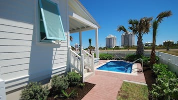 House, 2 Bedrooms | Pool | Outdoor pool