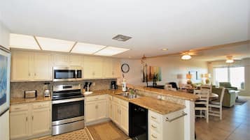 Apartamento, 2 habitaciones | Cocina privada | Frigorífico, microondas, horno y lavavajillas