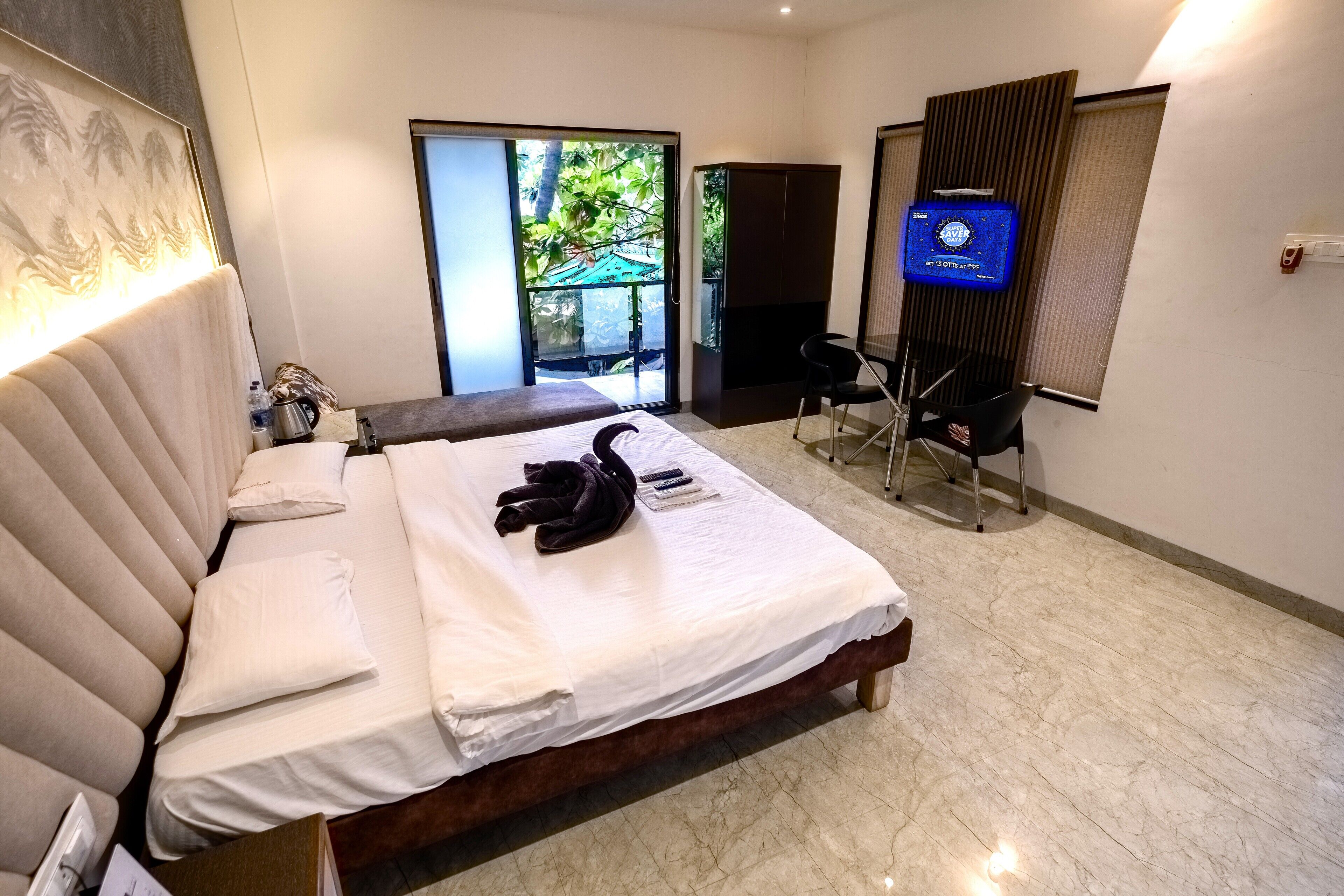 Classic Room | 1 bedroom, premium bedding, minibar, desk