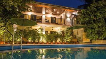 Outdoor pool, pool umbrellas, sun loungers