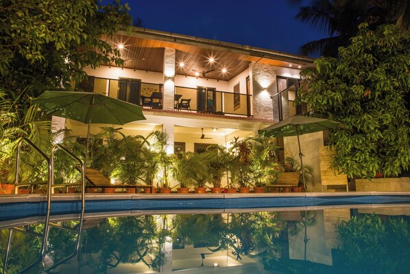 Outdoor pool, pool umbrellas, pool loungers