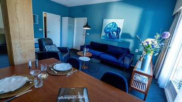 Suite | Free WiFi, bed sheets