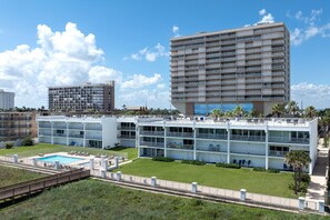 Condo, 2 Bedrooms | Exterior