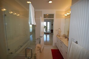 Townhome, 3 Bedrooms | Bathroom | Bathtub, towels