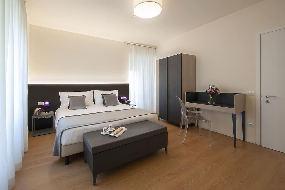 Comfort Room | Premium bedding, in-room safe, desk, soundproofing