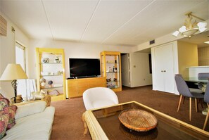 Condo, 3 Bedrooms | Interior