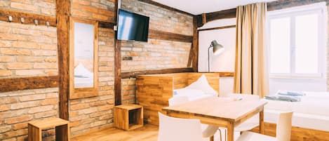 Studio | Geluiddichte muren, een strijkplank/strijkijzer, babybedden, gratis wifi