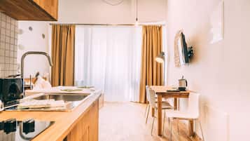 تجهيزات عازلة للصوت ومكواة/لوح كي وأسرّة أطفال/رضّع وواي فاي مجانًا