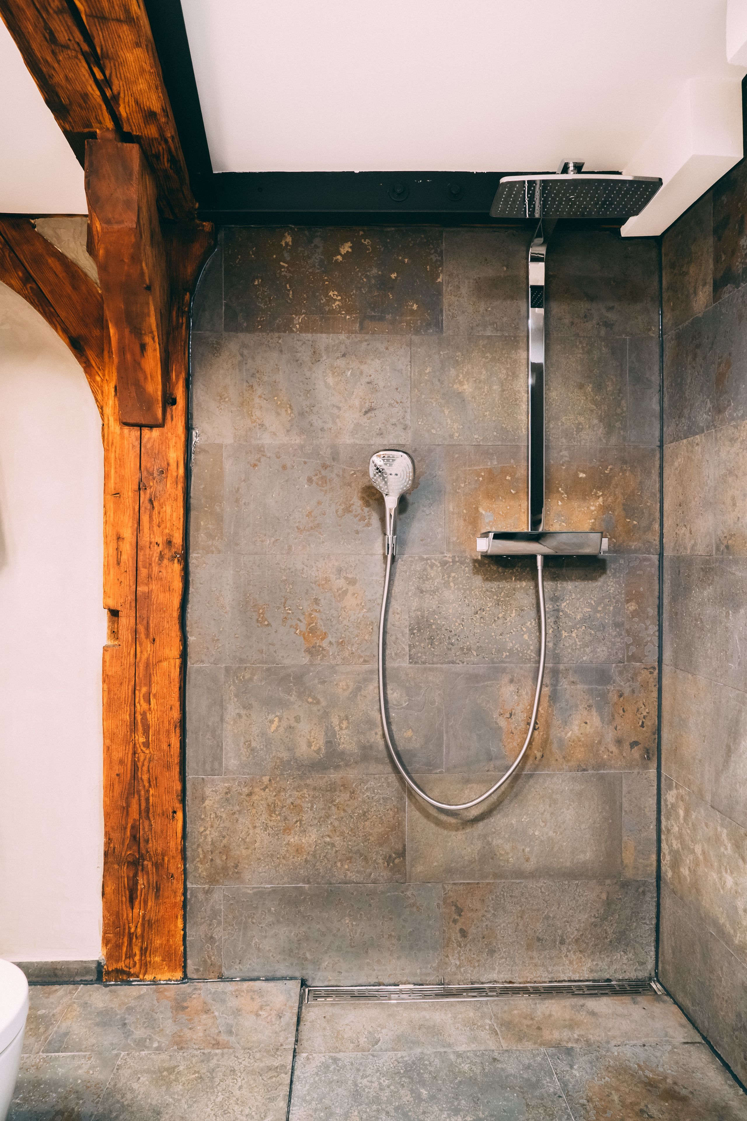 Romantic Studio | Bathroom amenities | Shower, rainfall showerhead, hair dryer, towels