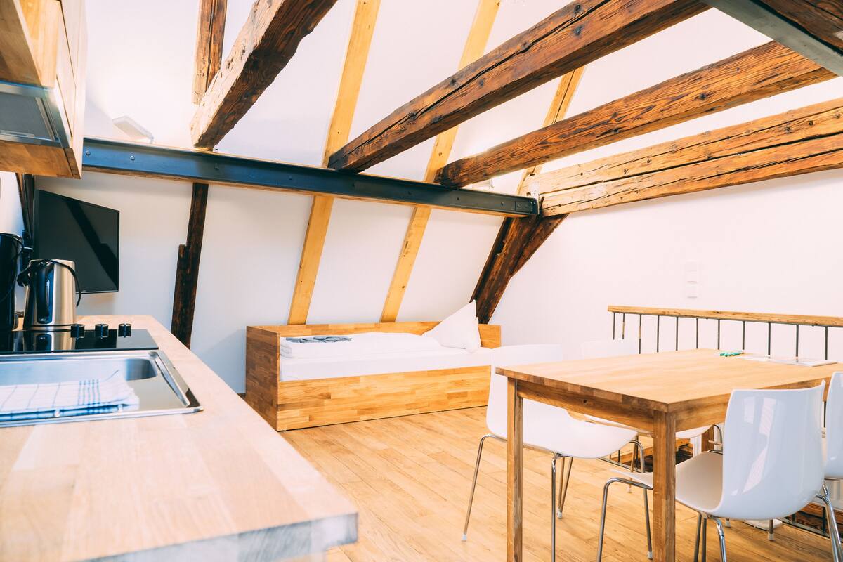 Loft | Soundproofing, iron/ironing board, cots/infant beds, free WiFi