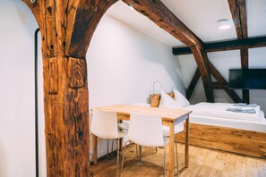 Romantic Studio | Soundproofing, iron/ironing board, cribs/infant beds, free WiFi
