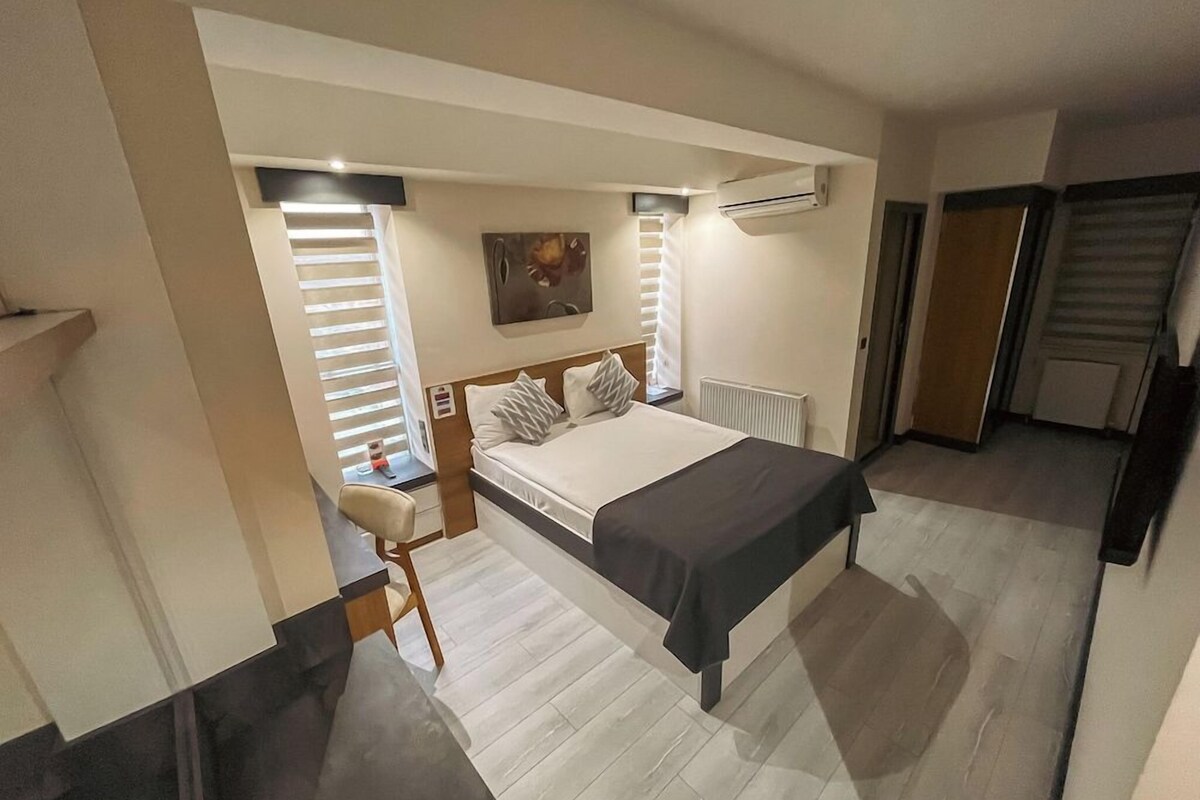 Minibar (free items), in-room safe, desk, soundproofing